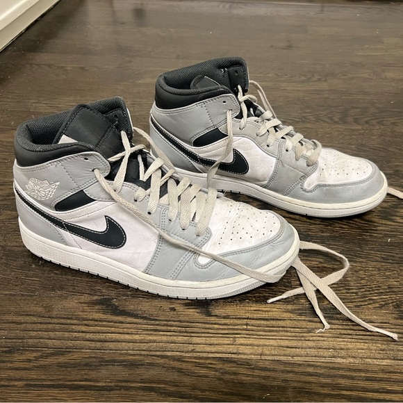 Nike Men’s Air Jordan 1 Mid Sneakers Retro Black, Gray and White - size 10.5 - Picture 1 of 6